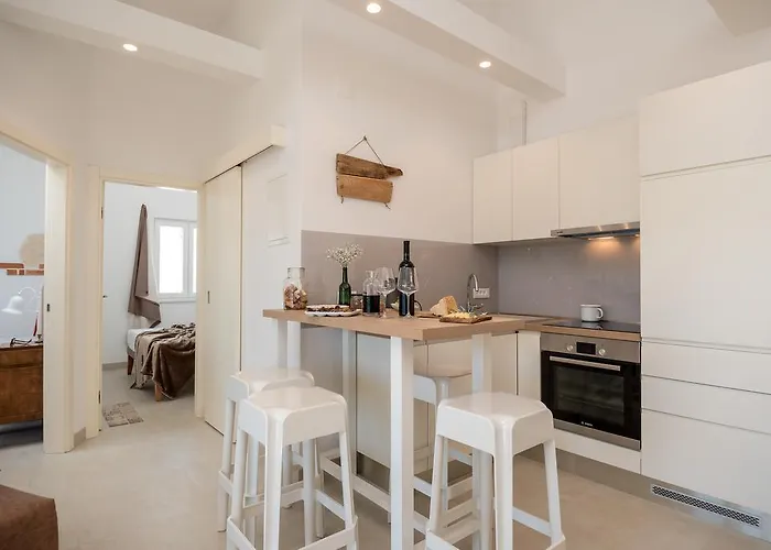 Arka Trogir - *