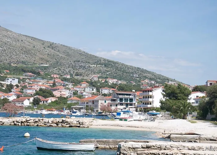 Arka Trogir - *