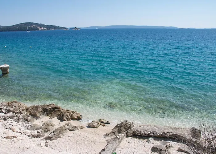 Arka Trogir - *