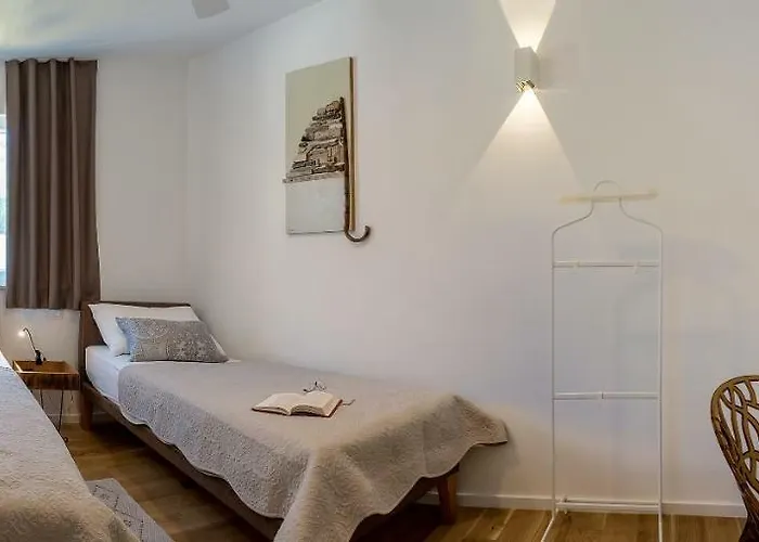 Arka Trogir - Seget Vranjica