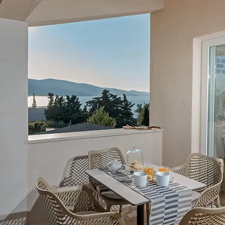 Arka Trogir - Apartamento