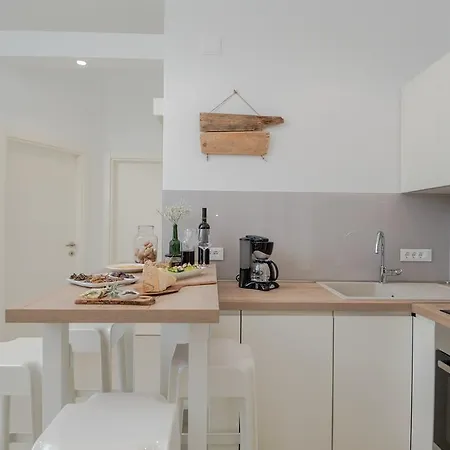 Arka Trogir - דירה *