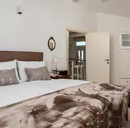 Arka Trogir - דירה