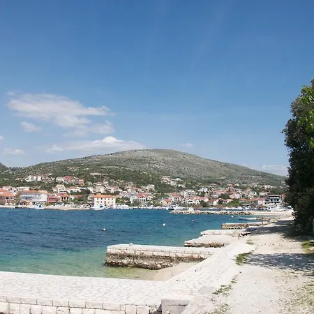 Arka Trogir - דירה סגט ווראנייצה