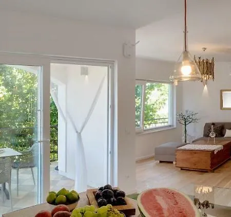 Arka Trogir - דירה סגט ווראנייצה