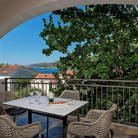 Arka Apartment