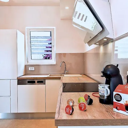 Arka Trogir - דירה