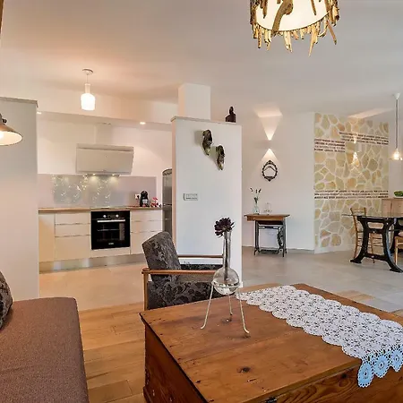 Arka Apartment Seget Vranjica