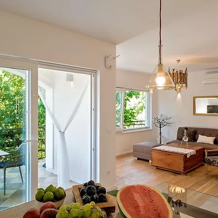 Arka Trogir - דירה